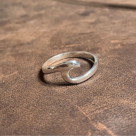 Made by Mary wave ring size 8 - Picture 2 of 2